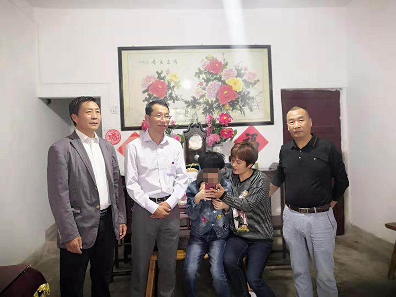 主題教育正當時 志愿服務暖民心——區(qū)城建投公司黨支部開展志愿服務、點亮“微心愿”黨日活動