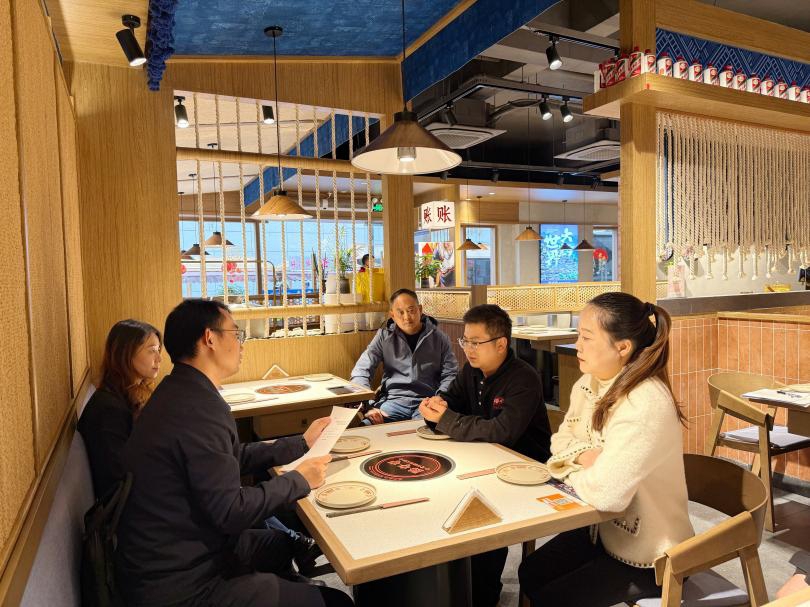 誠信賦能強(qiáng)根基 協(xié)同提質(zhì)譜新篇 區(qū)政府領(lǐng)導(dǎo)走訪首批“真不二價”誠信經(jīng)營單位